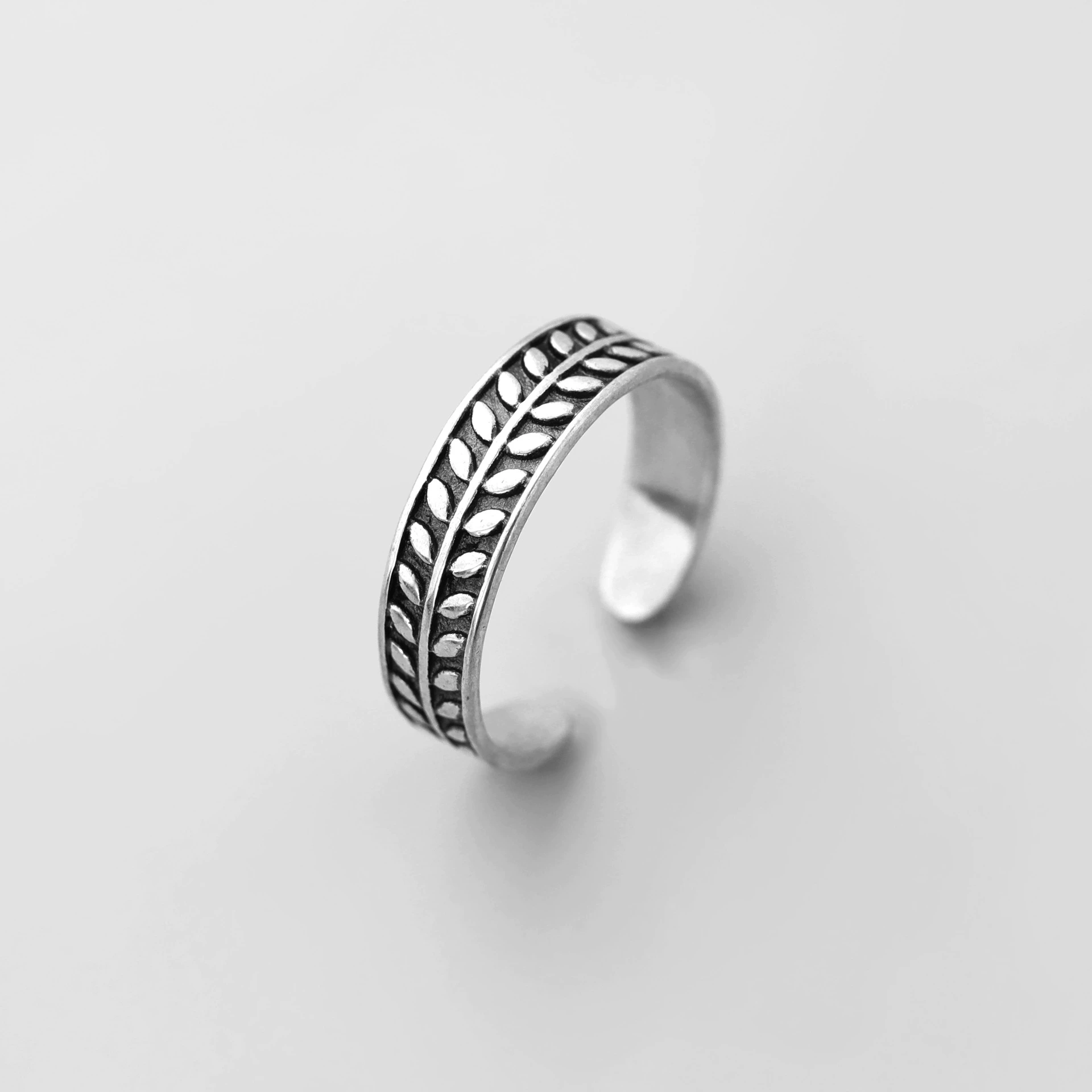 Fashionable ring, retro zirconium, silver 925 sample