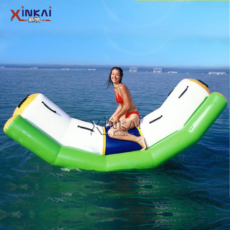 厂家直供 水上双管翘翘板 水上悬浮跷跷板 儿童户外游乐香蕉船