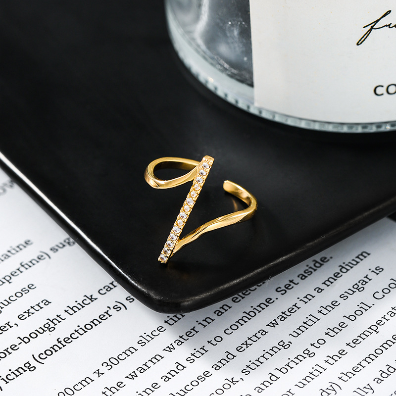 Elegant adjustable ring