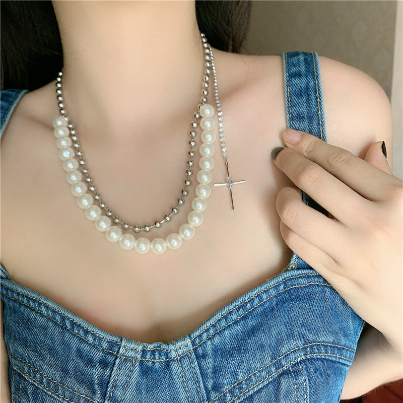 Retro Pearl Double Round Bead Cross Diamond Short Clavicle Chain Necklace For Women display picture 4