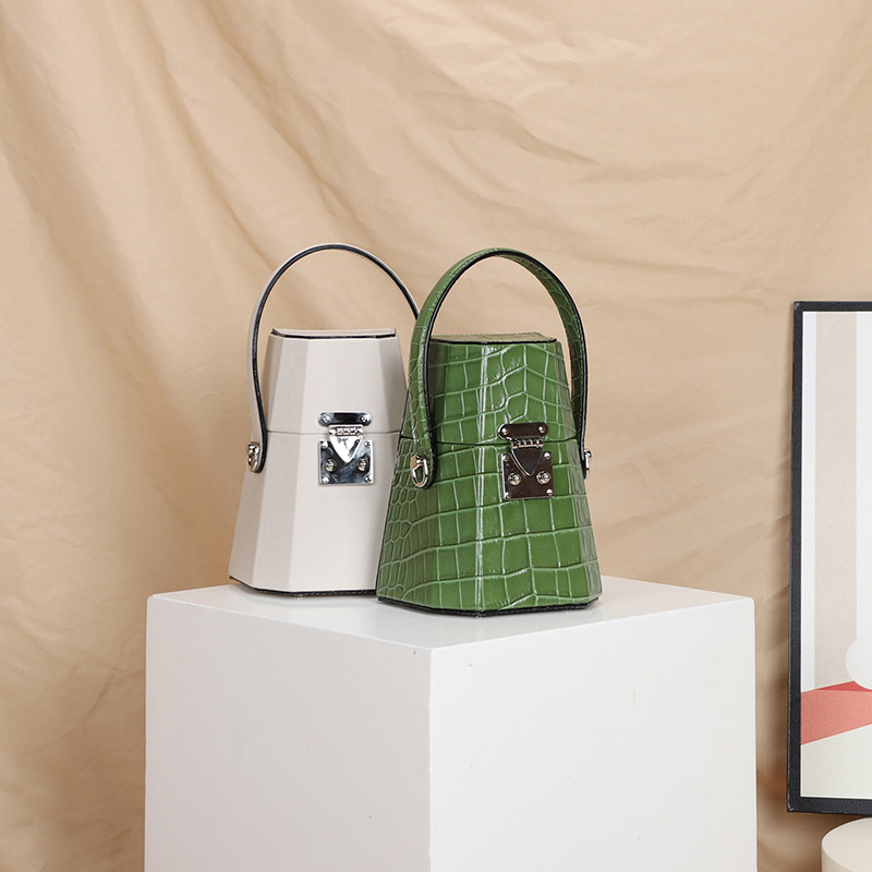 Retro genuine leather Female bag Europe and America Box Perfume package Mini Crocodile print Bucket bag Red Book Ultra-fire ins