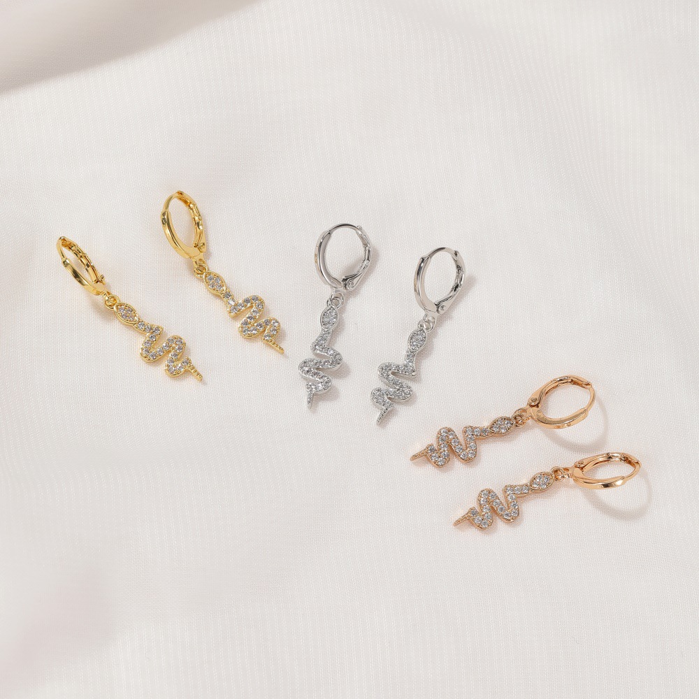 Nouvelle Mode Créative Pleine Boucles D'oreilles De Serpent De Diamant Longues Boucles D'oreilles De Serpent De Diamant En Gros Nihaojewelry display picture 4