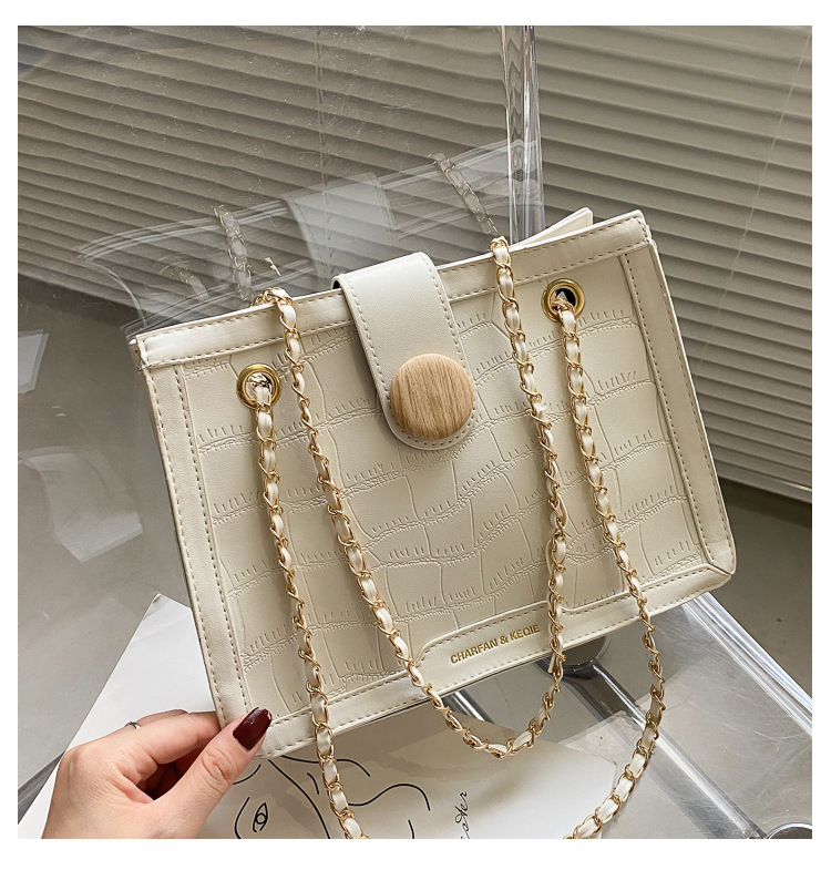 New  Trend Korean Fashion Chain Shoulder Wild Messenger Women's Small Square Bag display picture 9