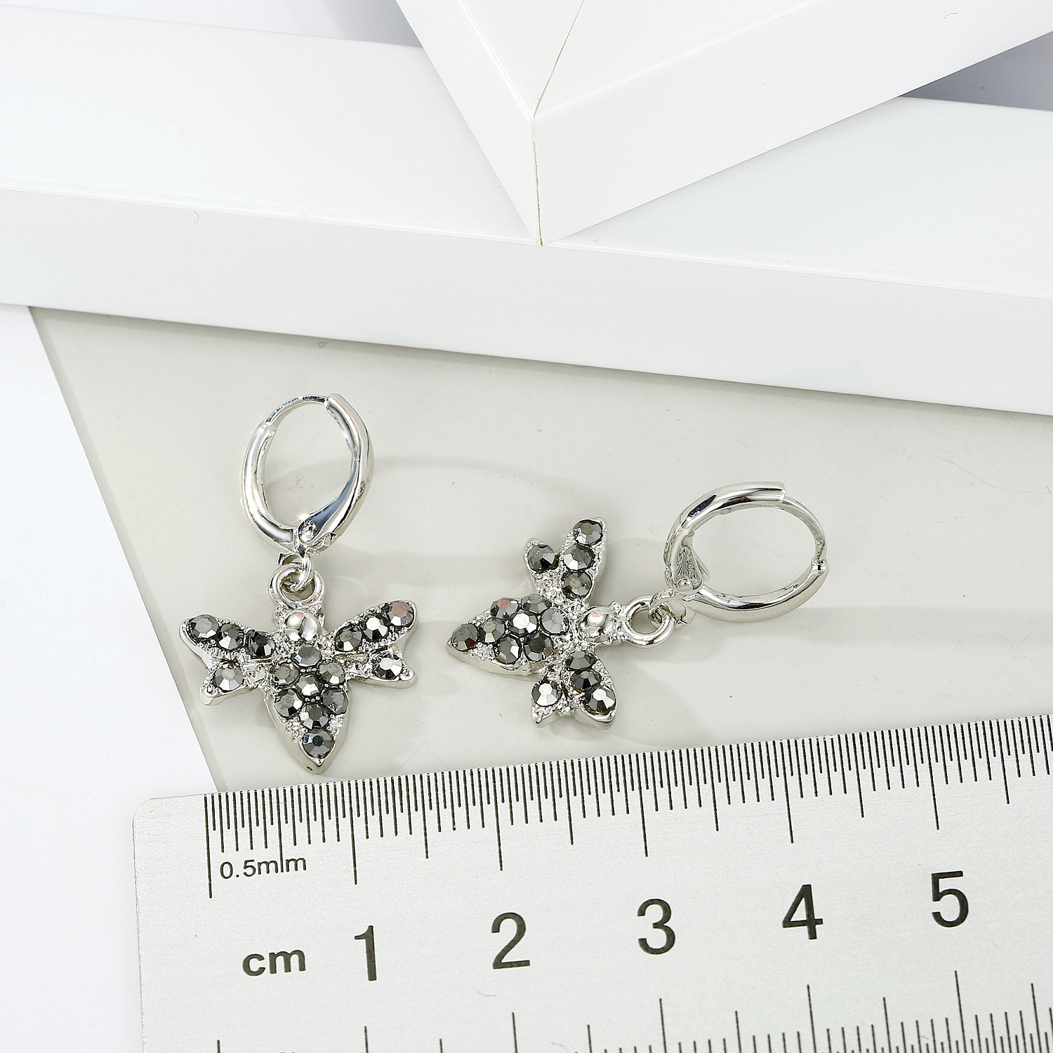 Fashion Petite Diamond Bee Earrings Personalized Animal Earrings Alloy Earrings display picture 1