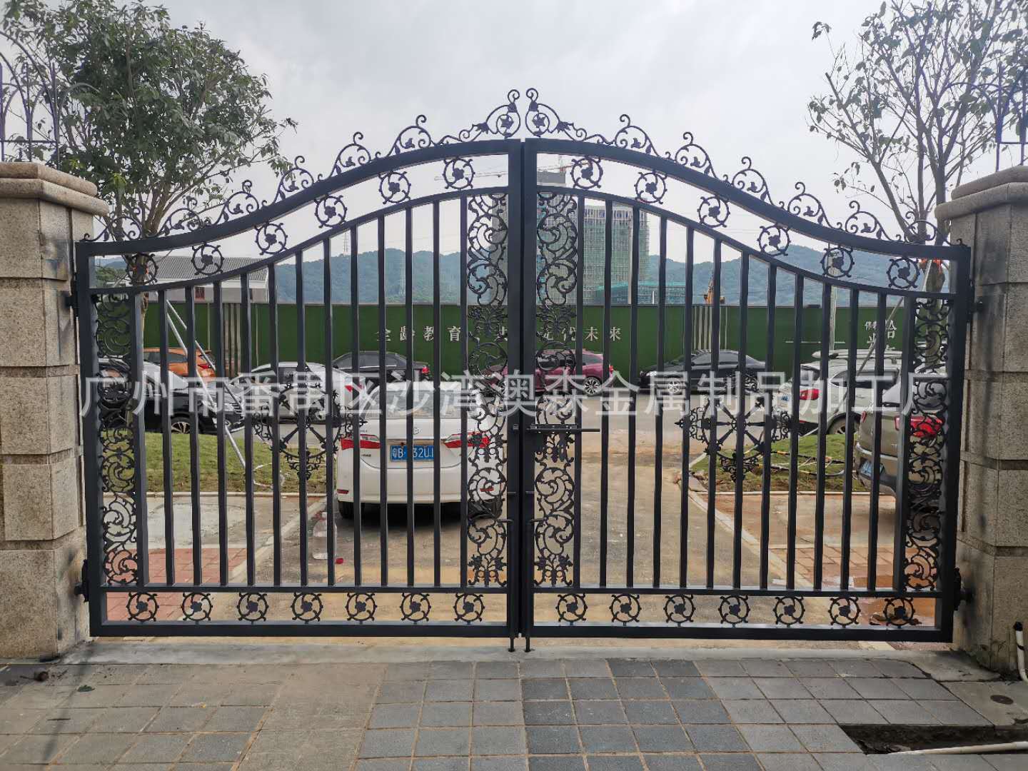 广州生产厂家批发加工订做欧式简易手动铁艺大门双开学校铁门-阿里巴巴