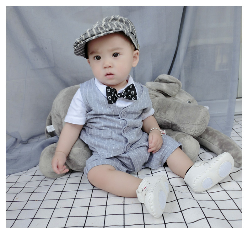 Male baby one hundred days old dress bab...