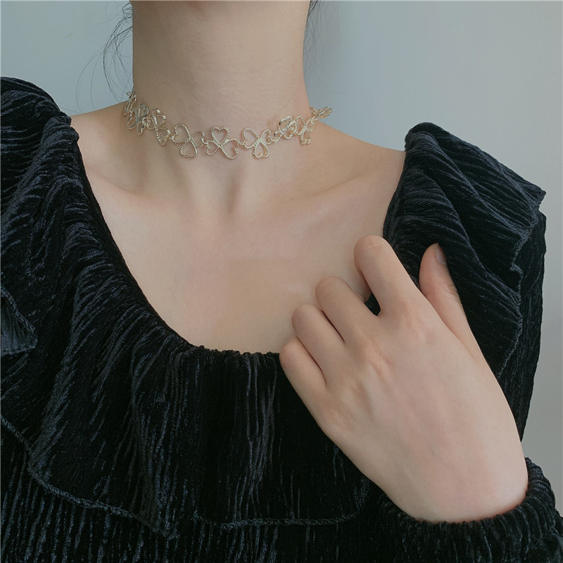 Flower Metal Hollow Stitching Love Clavicle Chain Choker Neck Chain Wholesale Nihaojewelry display picture 9