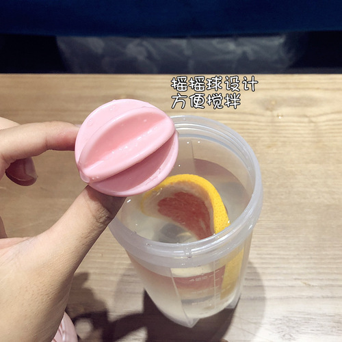 Sports plastic shaker cup anti-breakable with scale water cup fitness outdoor portable handle smoothie protein powder tea cup