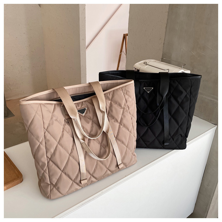 2021 autumn new largecapacity rhomboid portable tote bag female wholesalepicture5