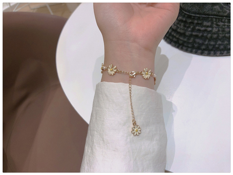 Wholesale of Japanese and Korean fresh sunflower bracelets for women, small daisies, simple ins accessories, the same style as Internet celebrities, factory direct sales pic 28