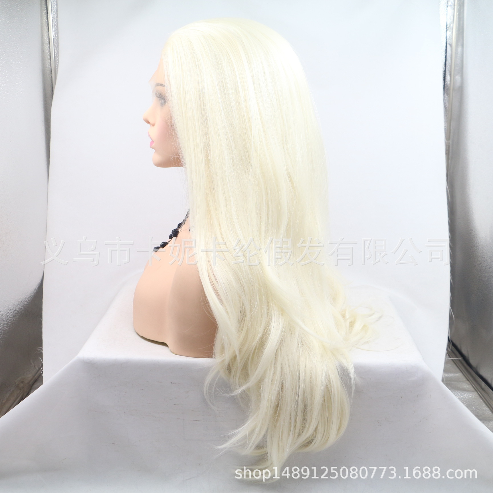 Europa y los Estados Unidos de moda parcialmente largo cabello recto fibra química pelucas de cabello para mujeres al por mayor en stock