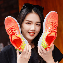 女鞋夏季新款2021网红女式运动鞋飞织透气休闲跑步鞋一件代发