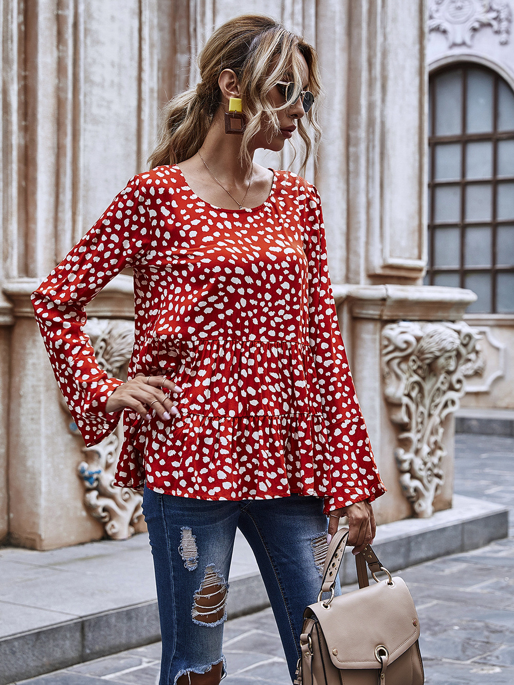 Otoño e invierno dobladillo de cuello redondo costura con volantes estampado de lunares blusa de mujer de manga larga al por mayor NHDF8