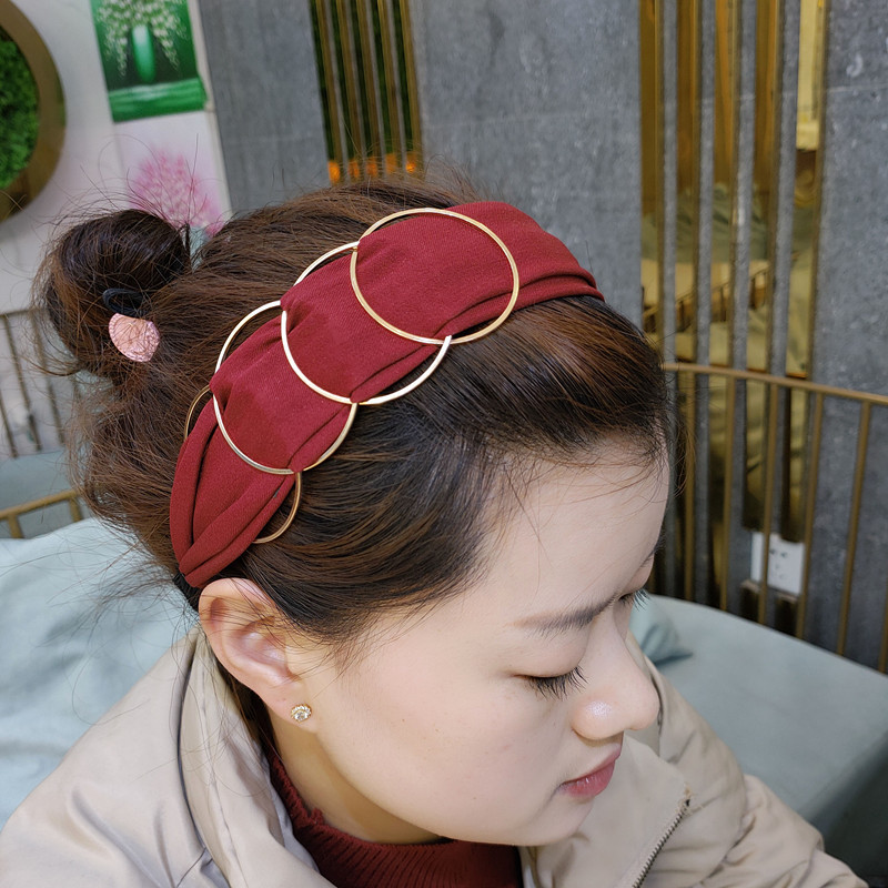Korea Dongdaemun Großhandel Haarschmuck Schwarzes Stirnband Damenmode Goldener Ring Kreuz Näht Stoff Breit Angezapftes Stirnband display picture 2
