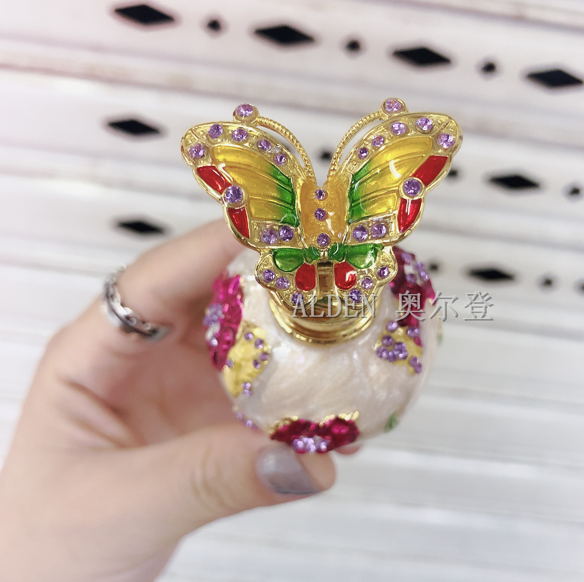 Wholesale of 12ml Dubai-style tattoo color bottles, butterfly perfume bottles and exquisite essential oil bottles detail image 3