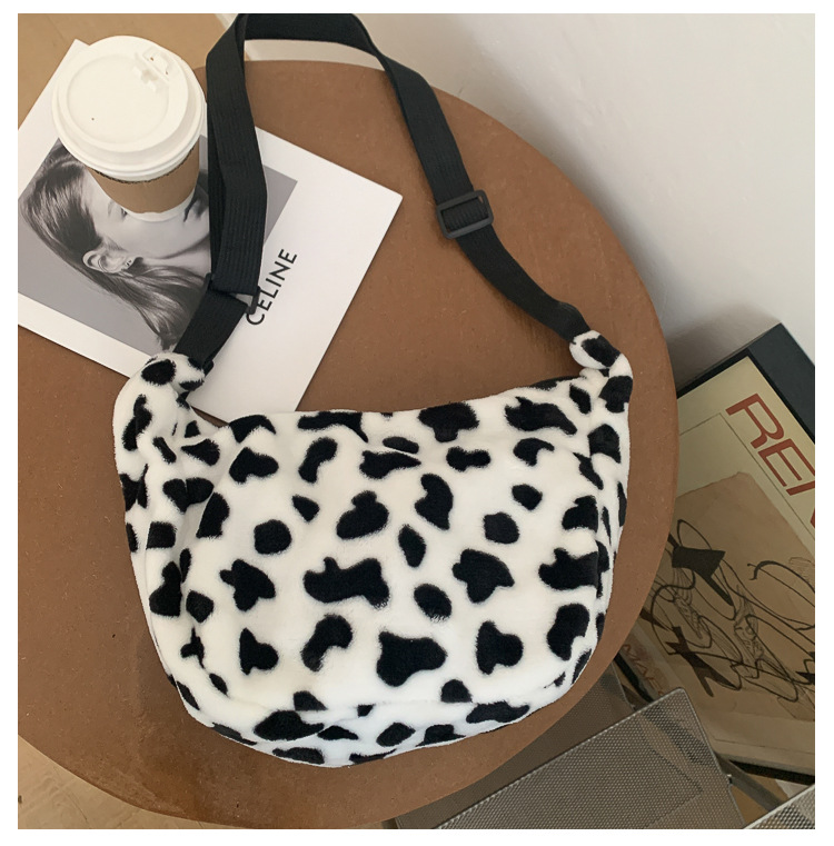 Cow Pattern Plush Messenger Shoulder Bag display picture 5