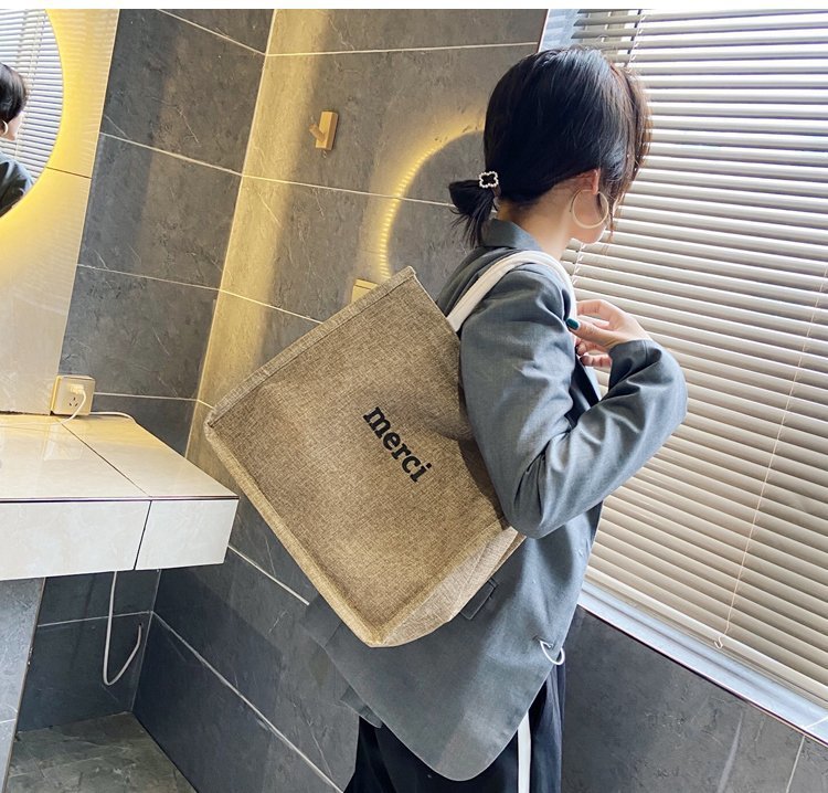 The 2020 autumn new handbag women's large-capacity Korean style lettered linen bag is a trend of large shopping bags for autumn and winter undefined