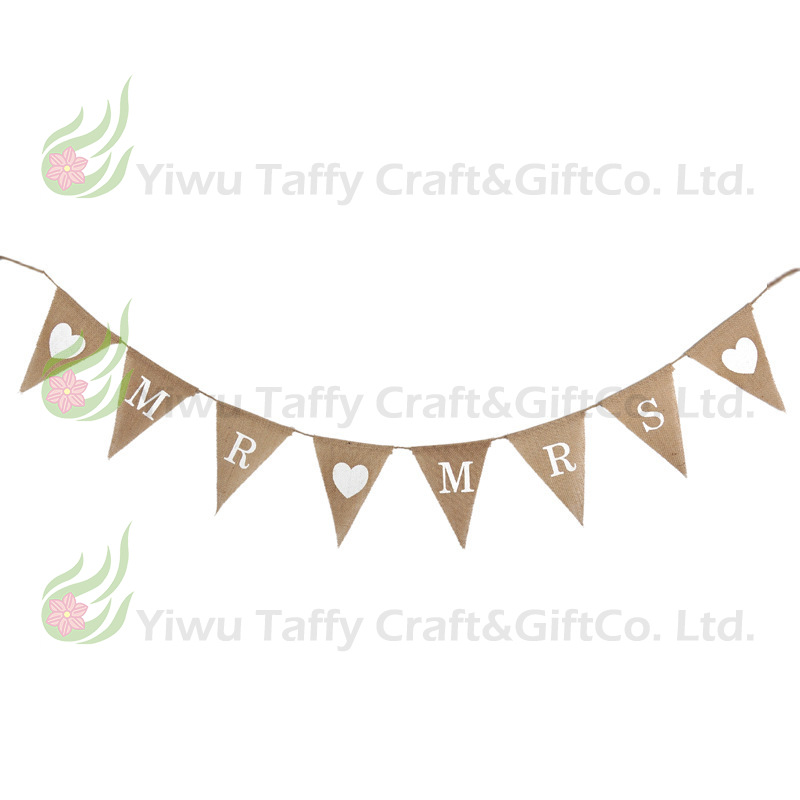 厂家直供欧美婚礼装饰麻布爱心三角旗 MR MRS麻布拉旗