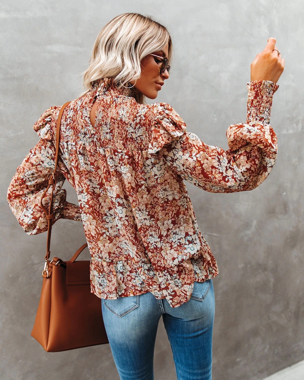 nueva blusa plisada con cuello alto y estampado floral pequeño, camisa holgada con cuello alto NSYD3815