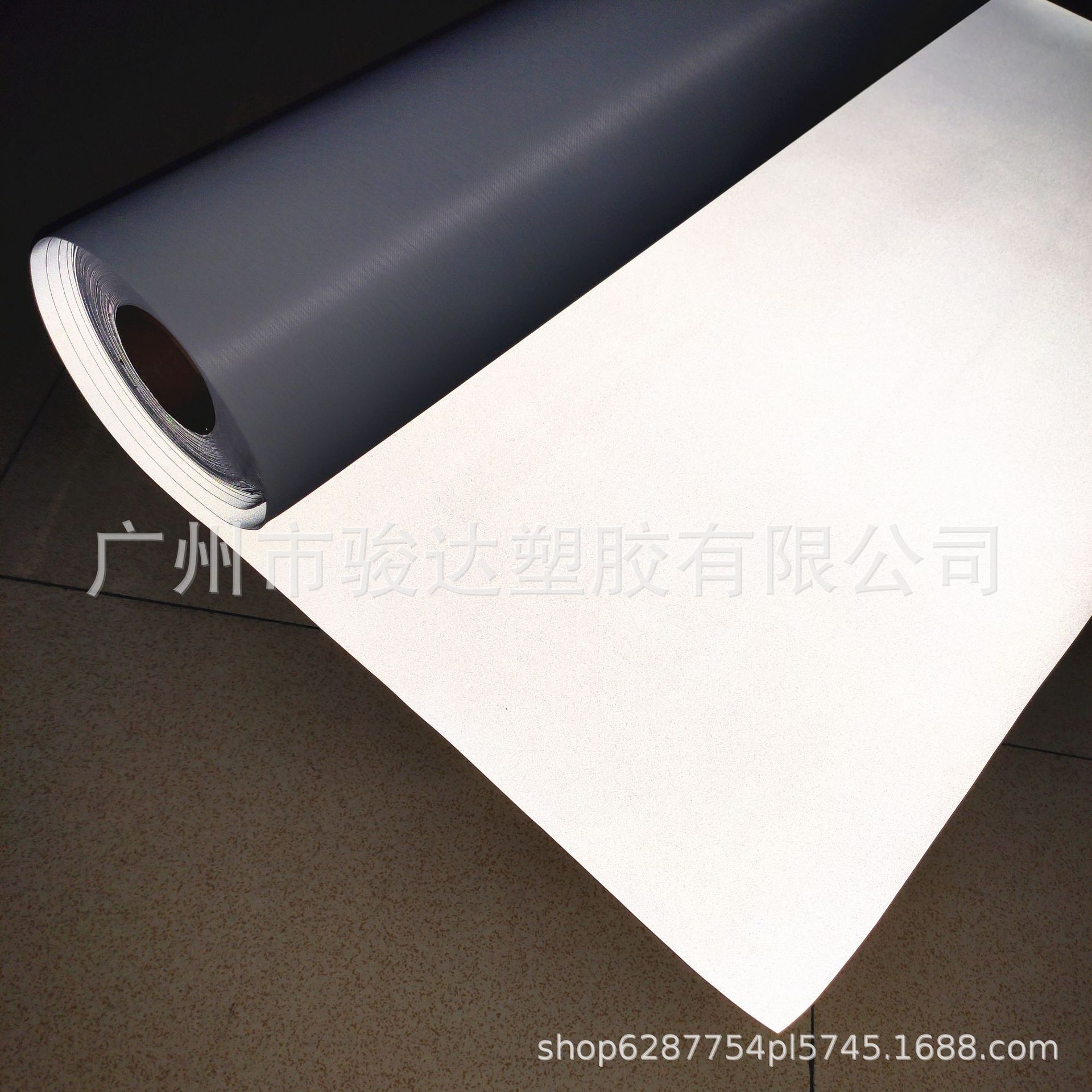 厂家直销银灰色反光皮革80丝普亮pvc革商标反光革反光材料