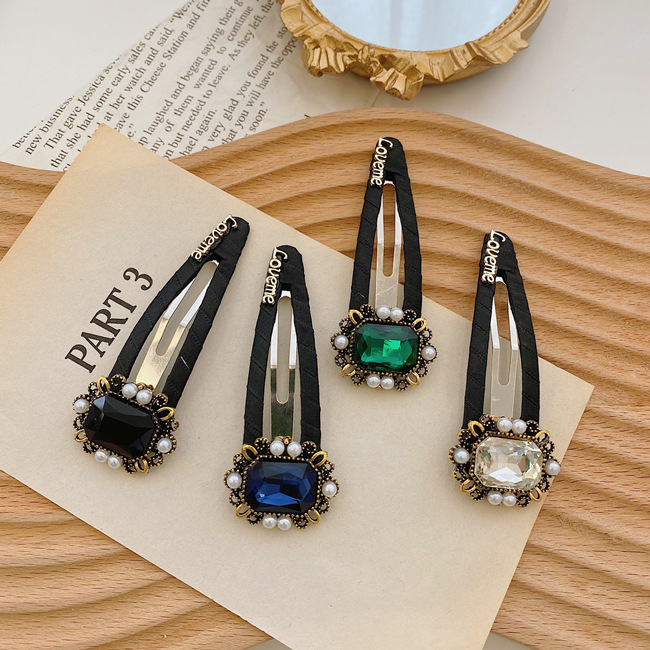 Korea's Inlaid Pearl Rhinestone Hairpin Handmade Bangs Clip Small Fragrance Style Hair Accessories Wholesale display picture 13