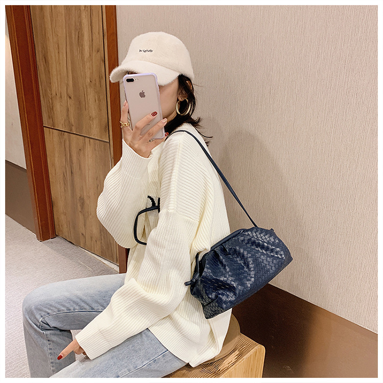 Neue Trendige Mode Koreanische Wolke Kleine Tasche display picture 19
