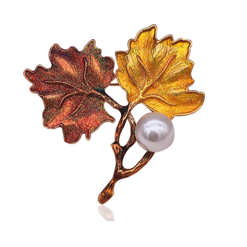 brooch European and American retro maple...