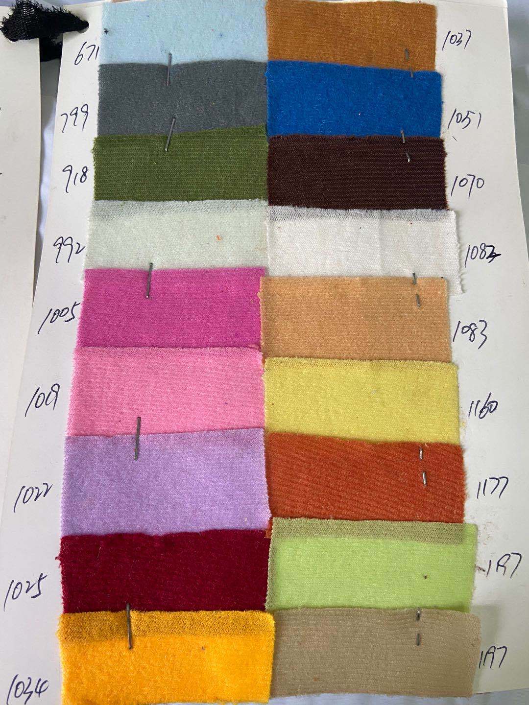 En stock suministro de tela cepillada tela velcro hebilla tela de peluche de juguete de tela de urdimbre tejido de poliéster de punto