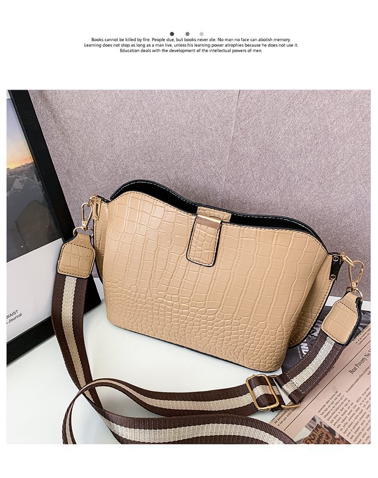 All-match Women's Messenger Bucket Crocodile Pattern One-shoulder Picture Autumn New Messenger Women's Bag display picture 36