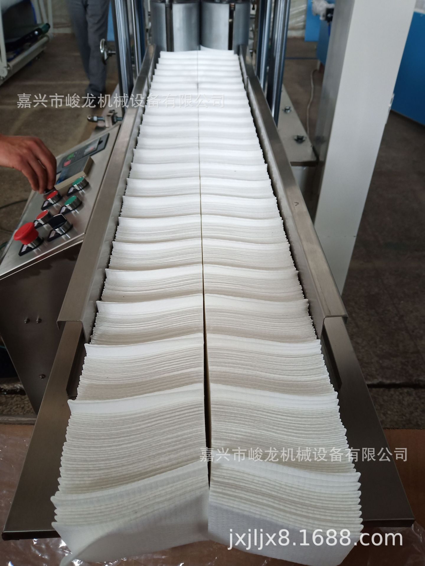 115片1包装的湿纸巾机械设备，酒店餐饮湿巾纸生产制造的机械设备