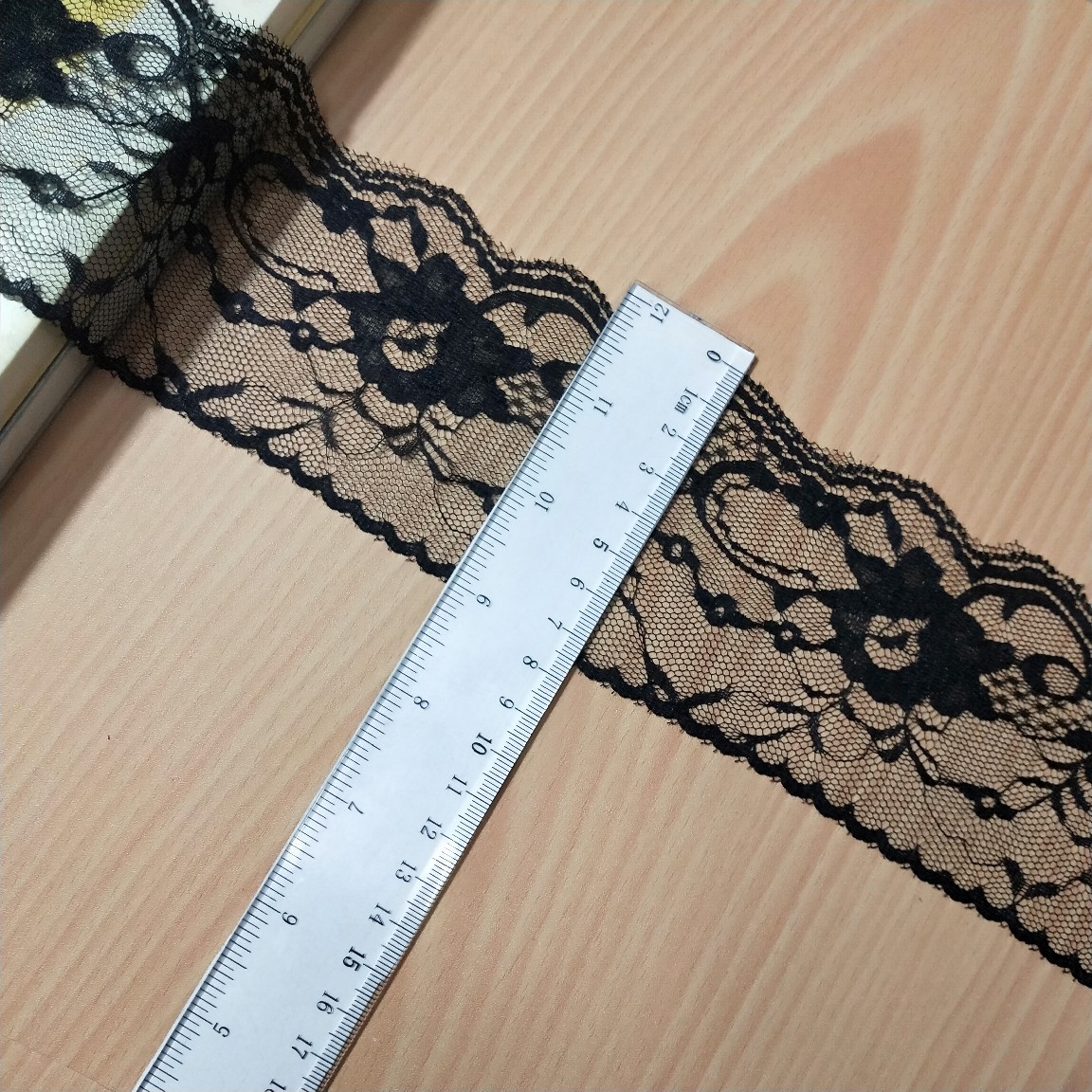 今年热销新款蕾丝花边7cm宽，厂价直销装饰衣服，婚纱帽子等佳