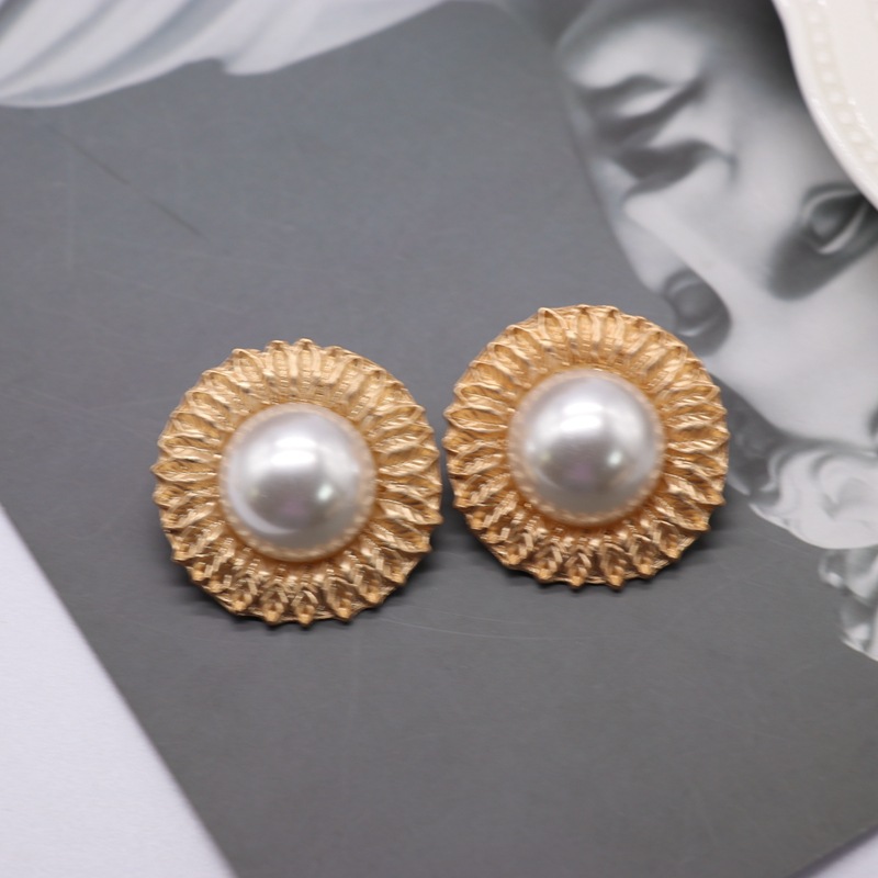 Large Round Exaggerated  Half-piece Imitation Pearl Silver Needle Stud Earrings display picture 2