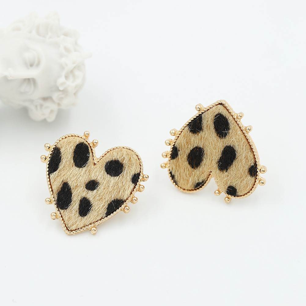 Fashion Heart Alloy No Inlaid Earrings Ear Studs display picture 3