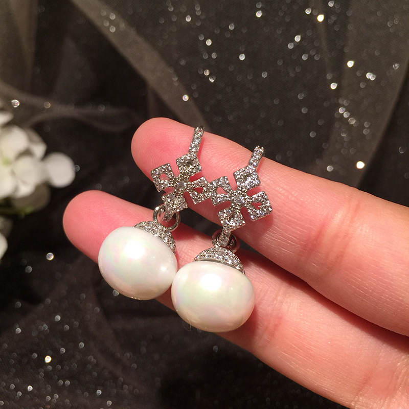 Vintage Cross Baroque Pearl Earrings display picture 6