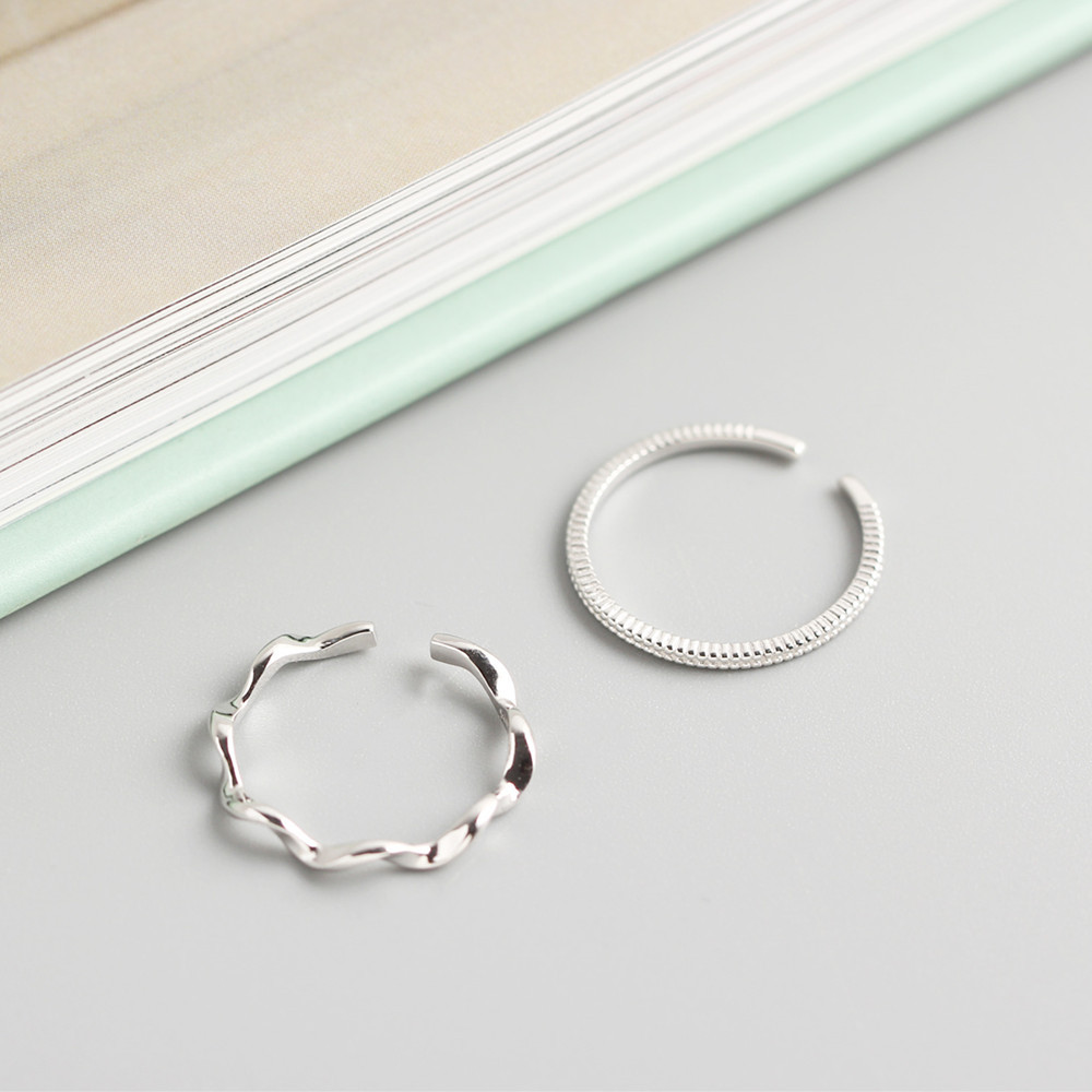 Japanese And Korean Style S925 Sterling Silver Ins Style Geometric Twisted Mobius Very Simple And Fine Little Finger Ring All-match Silver Ring Bracelet display picture 7