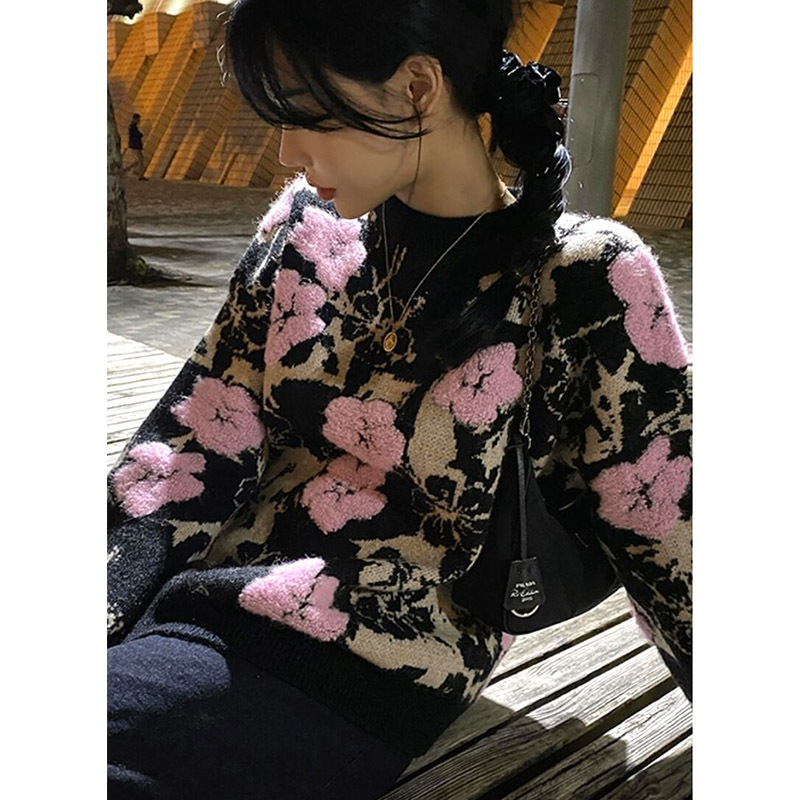 winter new pattern Women's wear sweater Korean Edition Hedging round neck knitting Versatile three-dimensional Flower Hit color Alpaca jacket