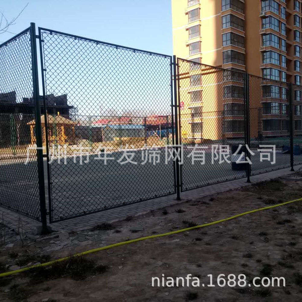 厂家批发球场勾花护栏  墨绿色浸塑运动场围栏 体育围网