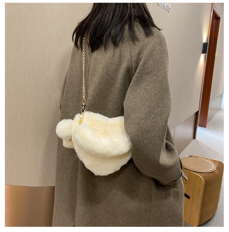 Cute Plush Heart-shaped Shoulder Bag display picture 7