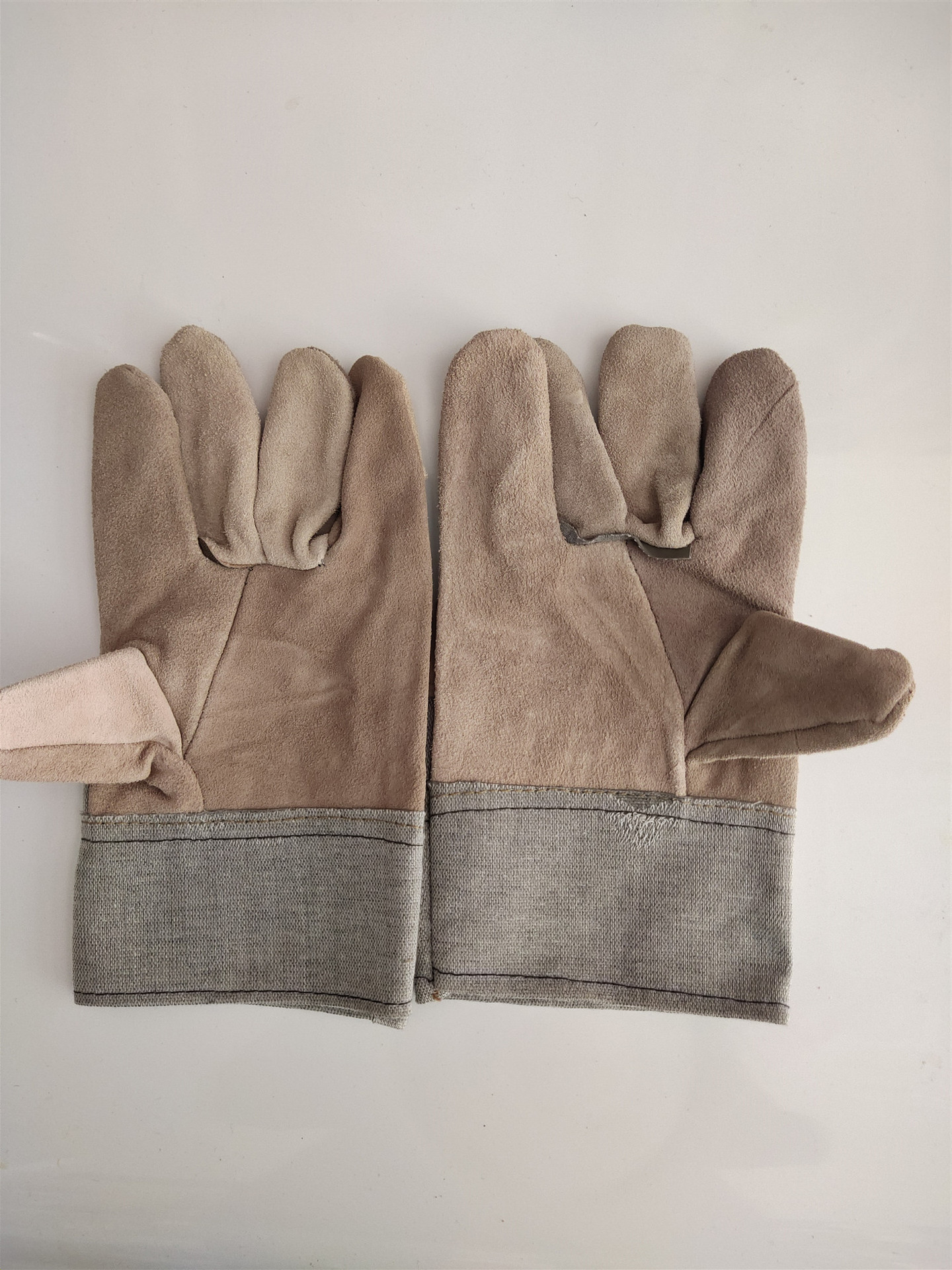 革布牛皮电焊手套反绒皮电焊手套  隔热佩戴舒适手套厂家批发