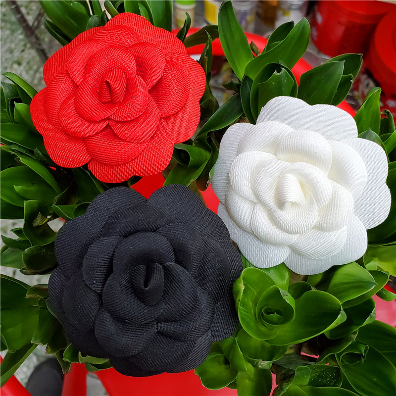 现货供应黑红白斜纹布艺定型仿真小香山茶花胸花头饰礼品包装饰品