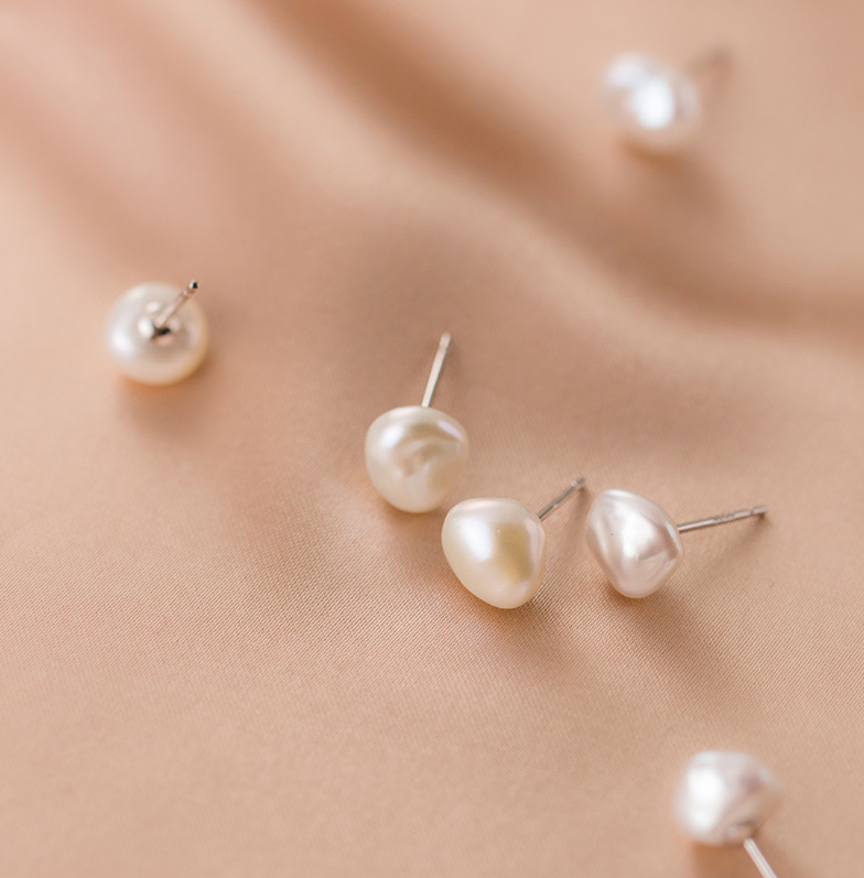 Baroque Pearl Earrings Image 1