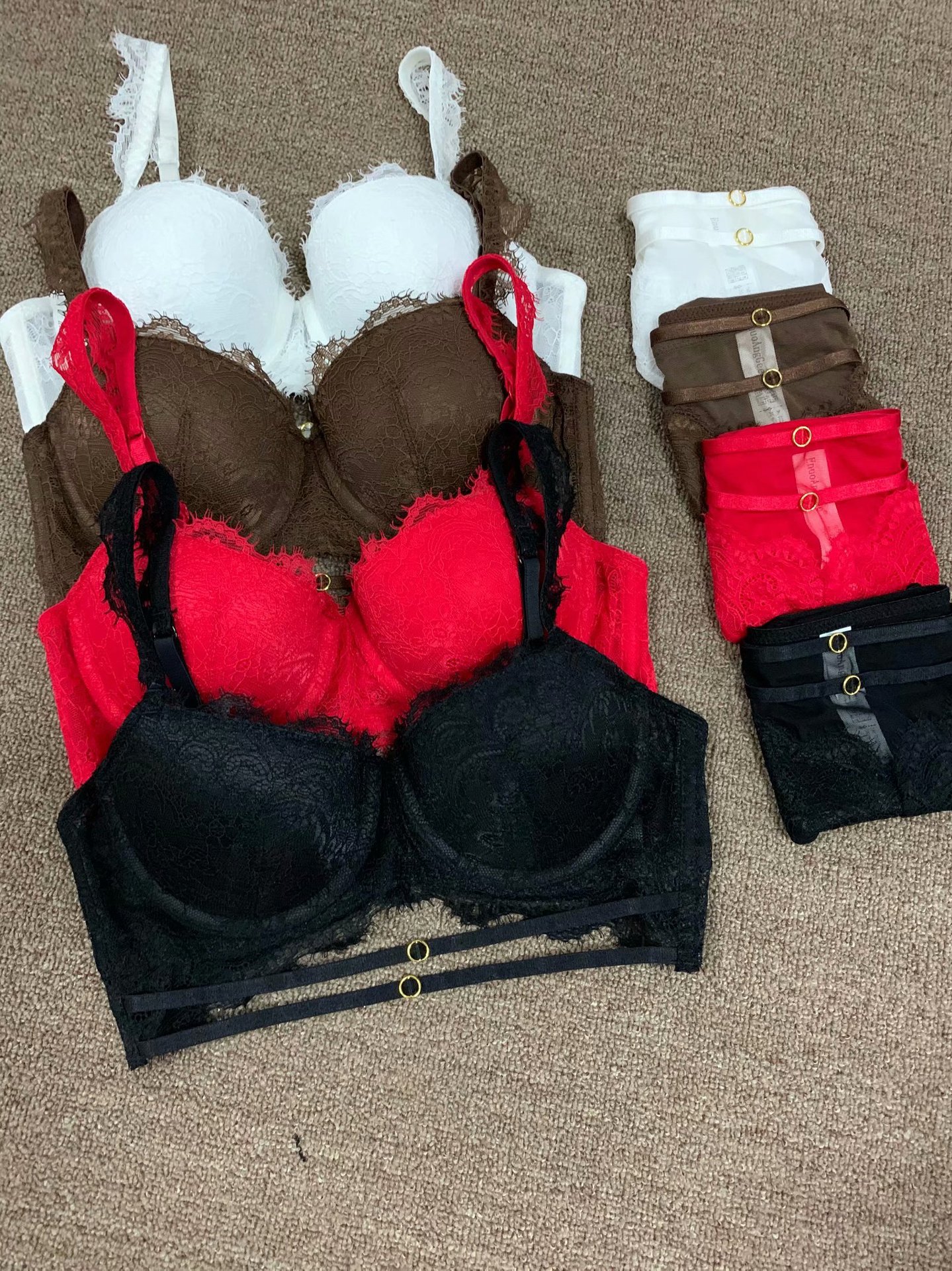 New French Sexy Lace Overlay with Steel Ring Gathering Large Women's Bra Set_voghion.com