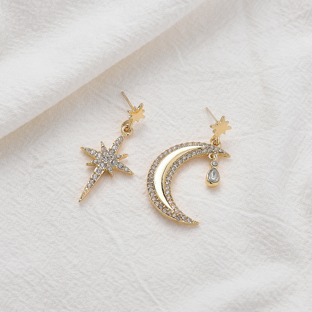 New Diamond Eight-pointed Star Moon Earrings display picture 1