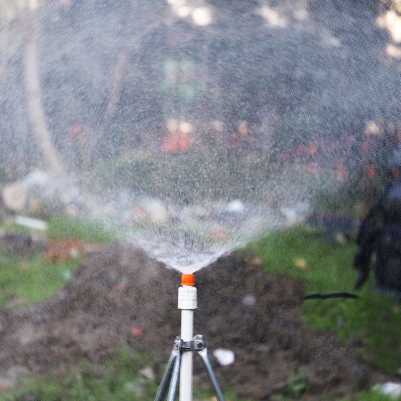 Cubo de agua, rociador naranja, rociador simple, sistema de equipos de riego de jardín, impuestos libres