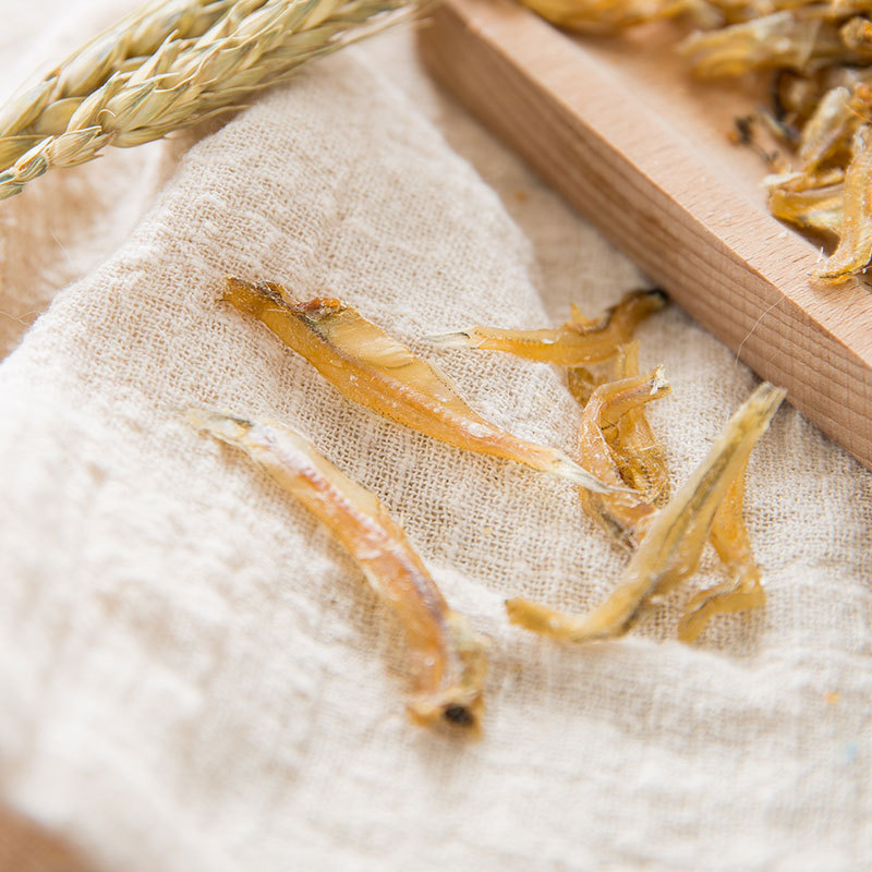 Pequeño pescado seco para gatos nerviosos, bocadillos para gatos, nutrición para mascotas, aumento de peso, barba para gatos congelados, comida para gatos, carne preservada 50g.