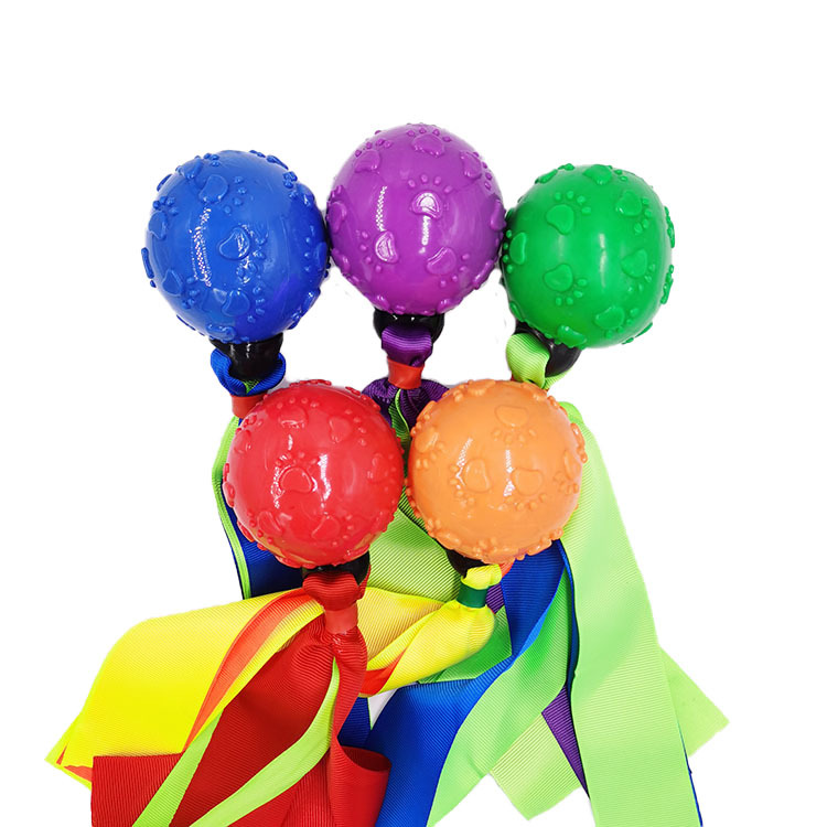 Nuevo suministro directo de fábrica Amazon mascota perro sonido juguete interactivo mordedura-resistente TPR cinta Bola de juguete al por mayor