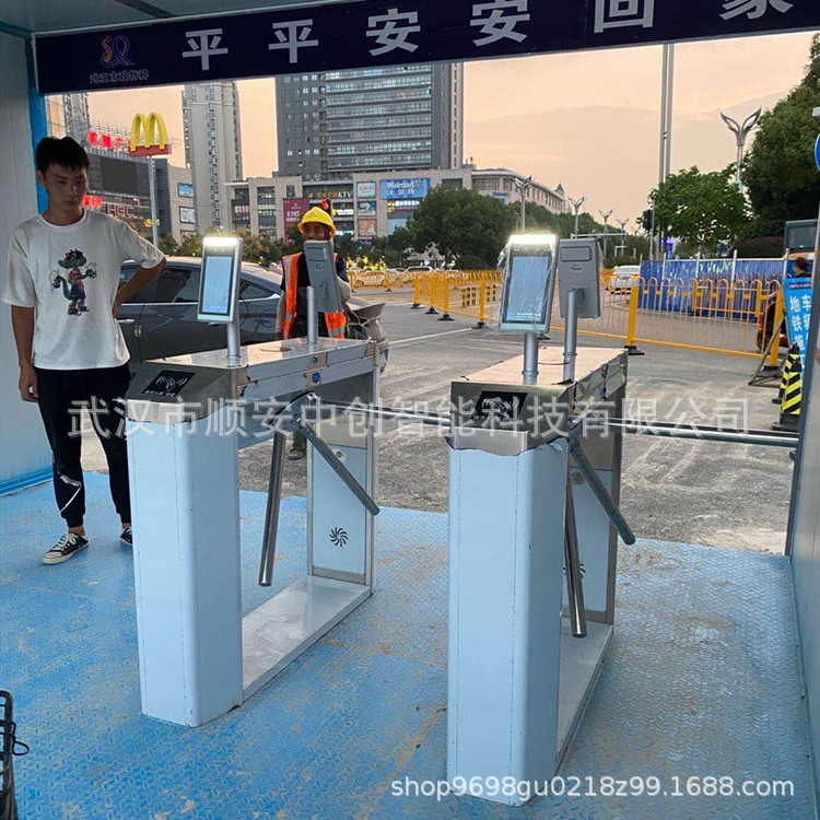 武汉工地三辊闸建筑工人实名制通道闸工地进出人脸识别闸机人行
