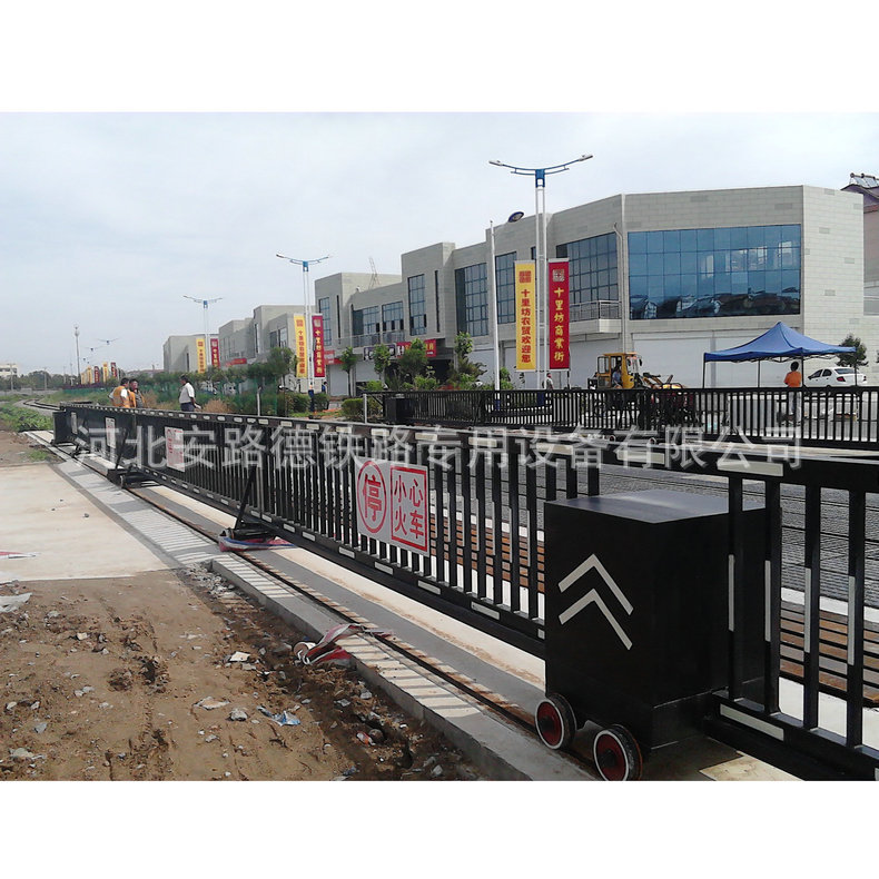 厂家推荐铁路道口伸缩栏门 铁路道口伸缩有轨栏门 价格合理
