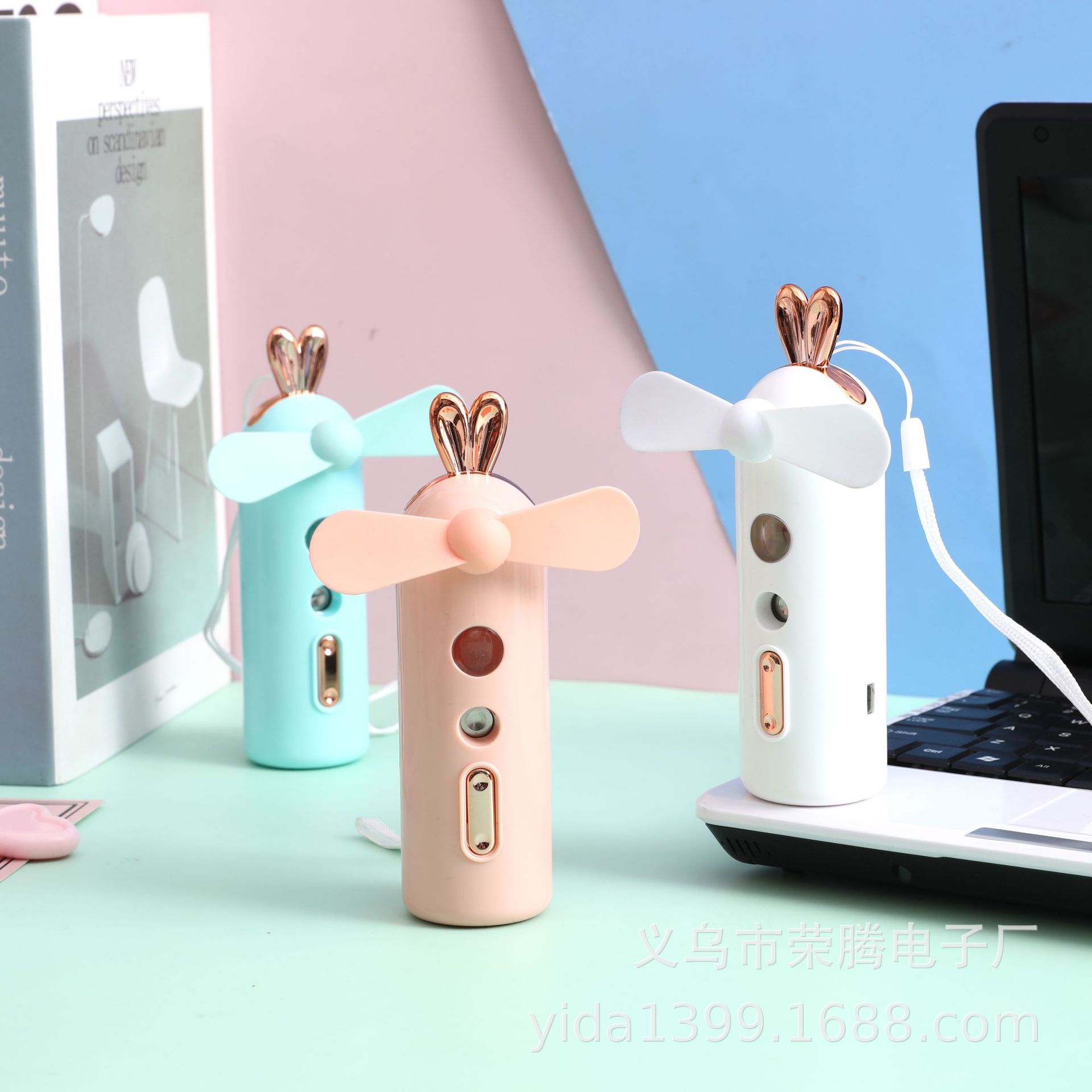Automatic moisturizing spray