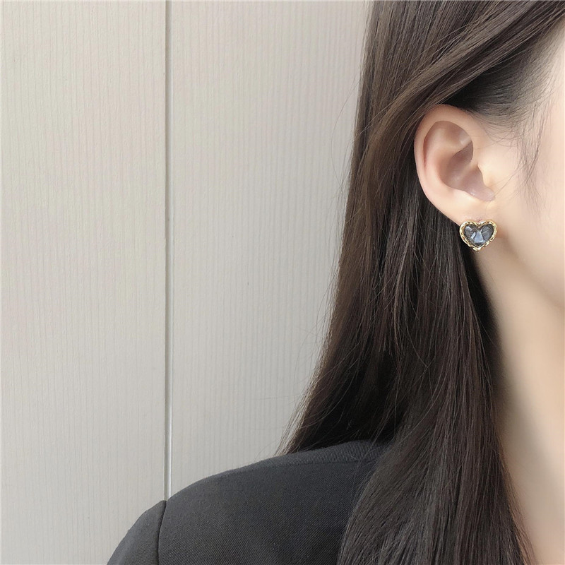 5g Weight Earrings Classification 1 Pair Quantity Daily Occasion Alloy Material Heart Shape Pattern Women'S Gender Plating Design Simple Style Style 1 Pair Simple Style Heart Shape Alloy Plating Women's Earrings 无
